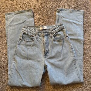 Abercrombie & Fitch Light High Rise 90s Relaxed Jean Women’s Size 27 Curve Love